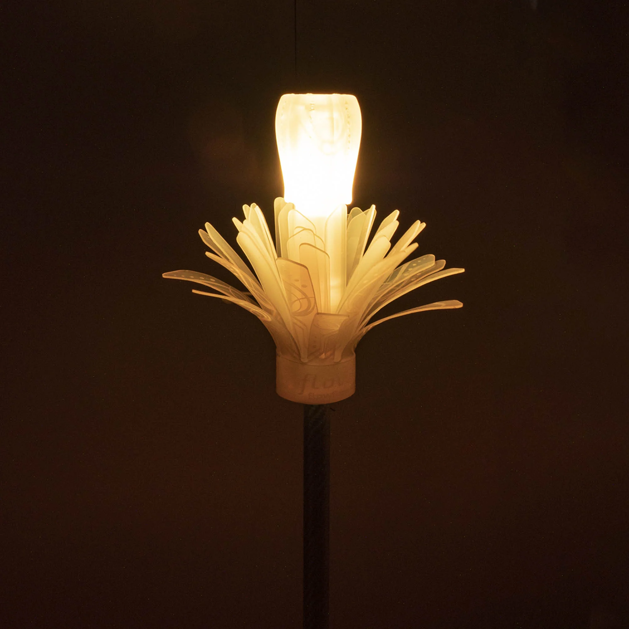 Flowtoys Composite LED Glow Flower Stick V2 - Capsule 2.0 flowerstick - Image 6